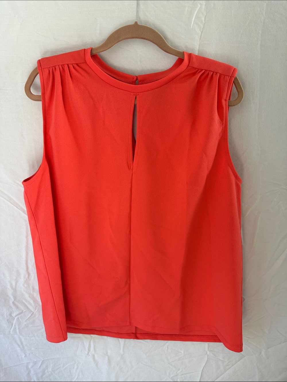 Halogen Sleeveless Keyhole Top in Coral Red
